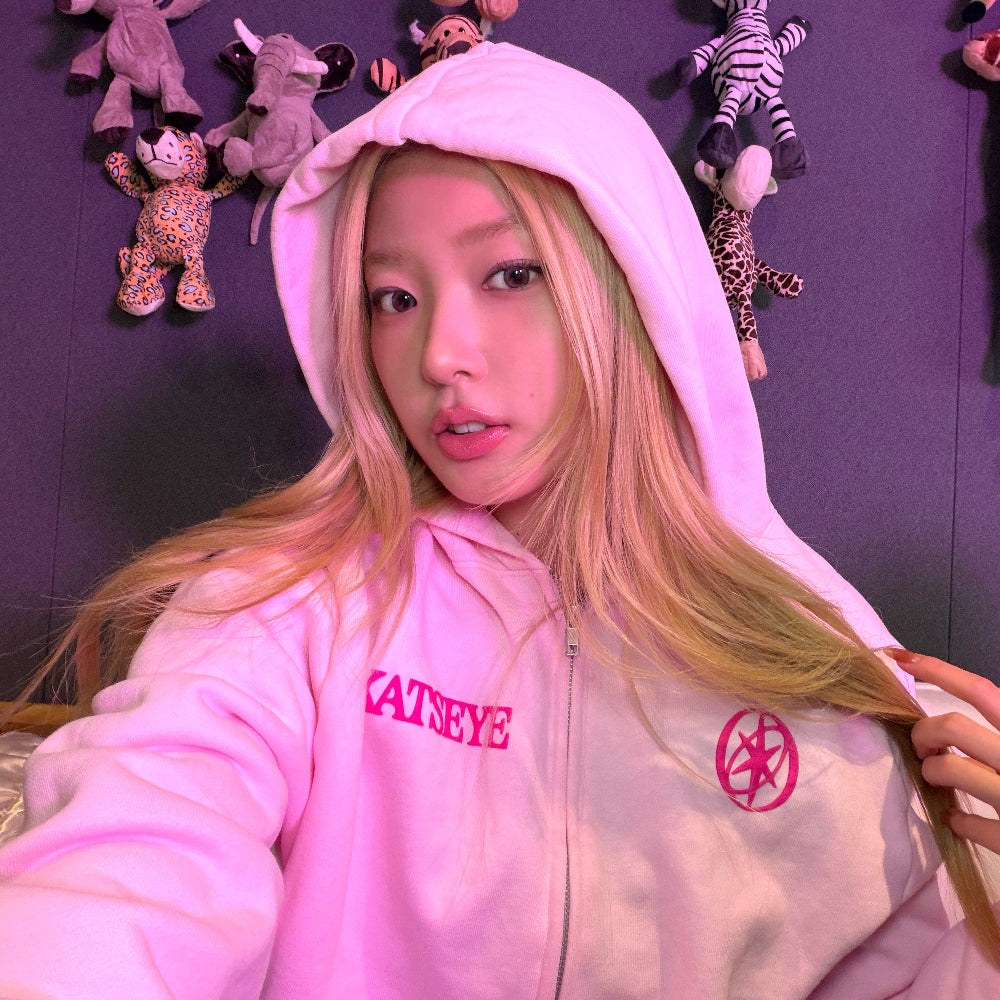 KATSEYE ピンク キャップ HOODIES - KATSEYE Official Store