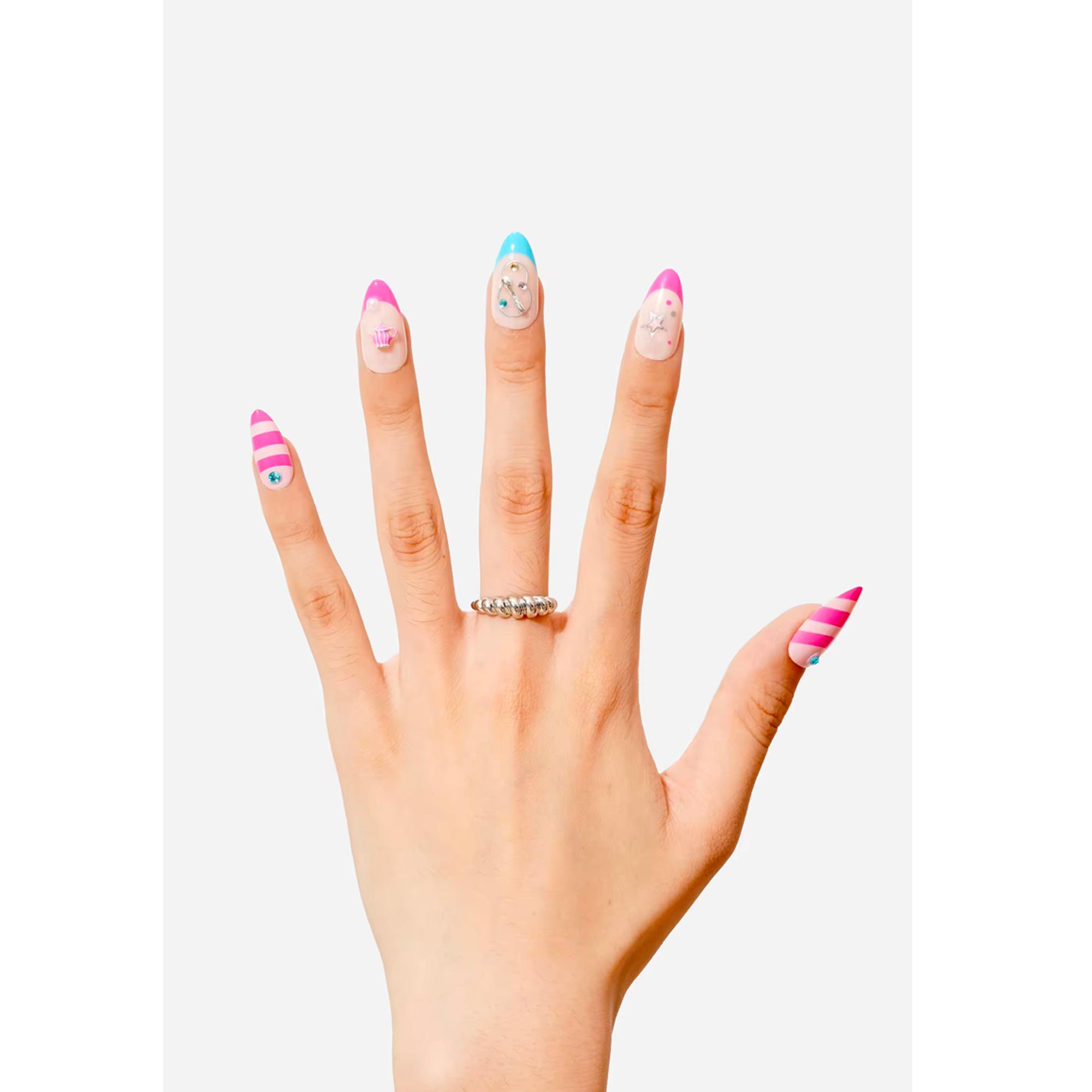 KATSEYE PINKY UP Press-On Nails Hand