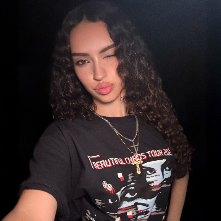 BEAUTIFUL CHAOS Distressed T-Shirt Daniela