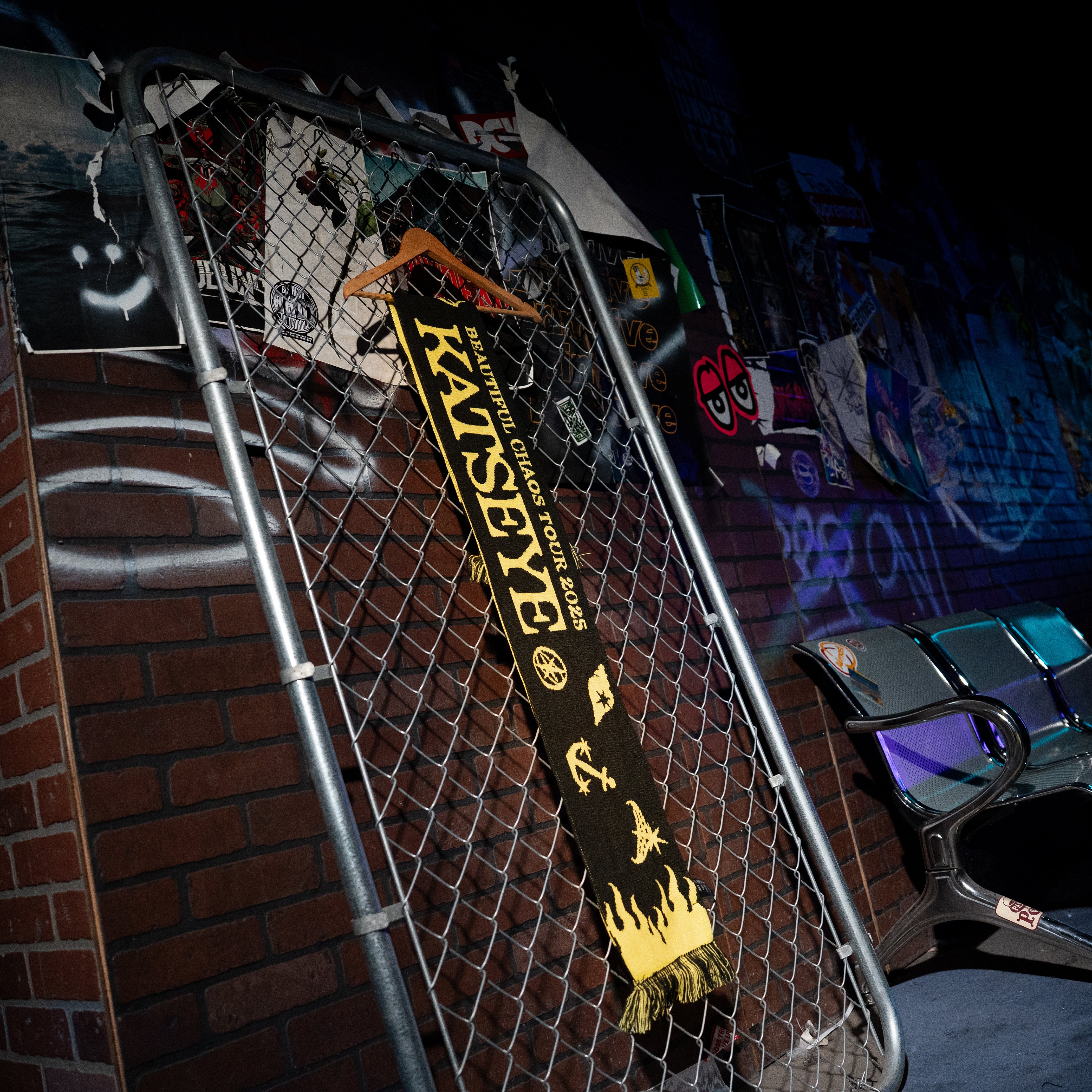 BEAUTIFUL CHAOS Slogan Muffler Lifestyle