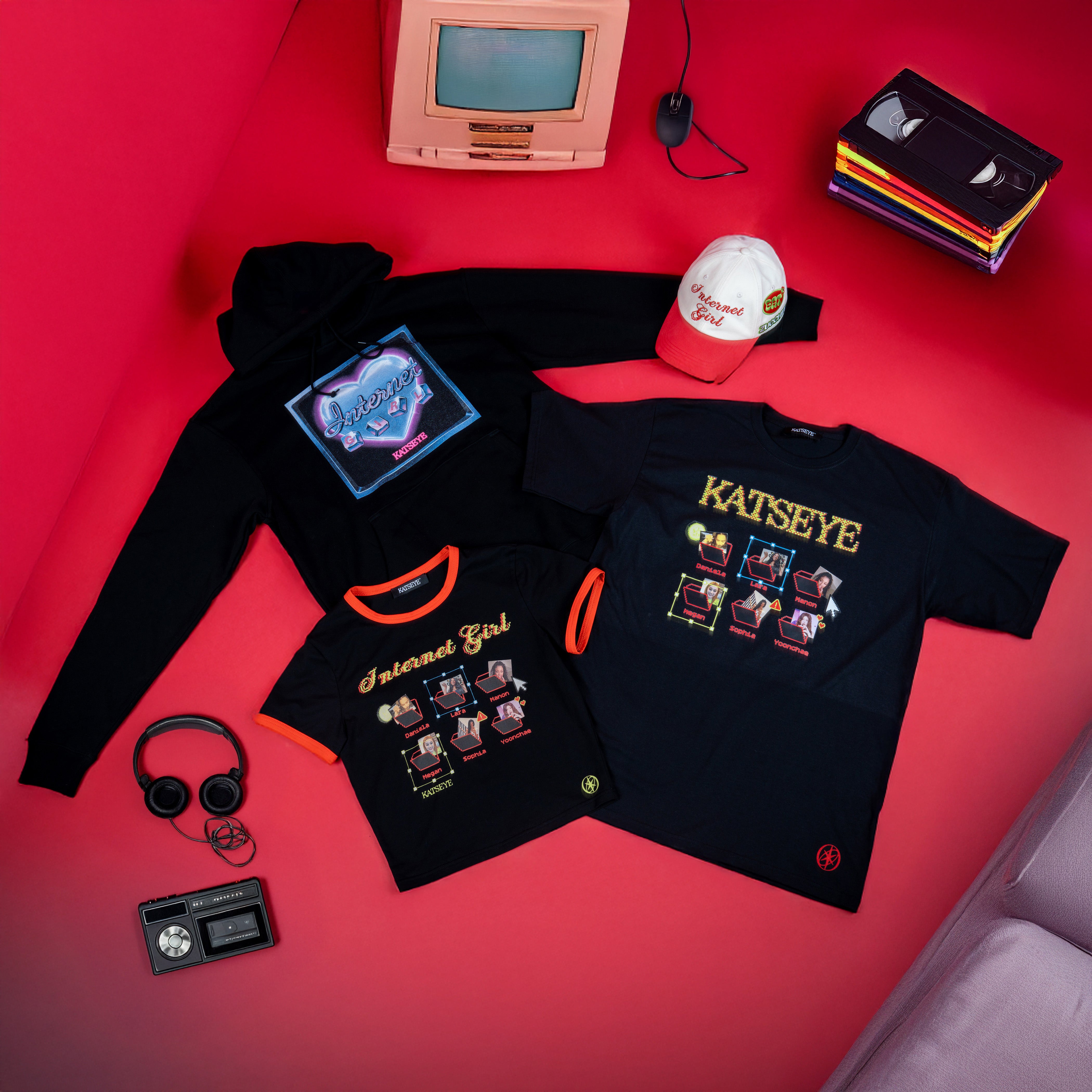 Internet Girl T-Shirt - KATSEYE Official Store